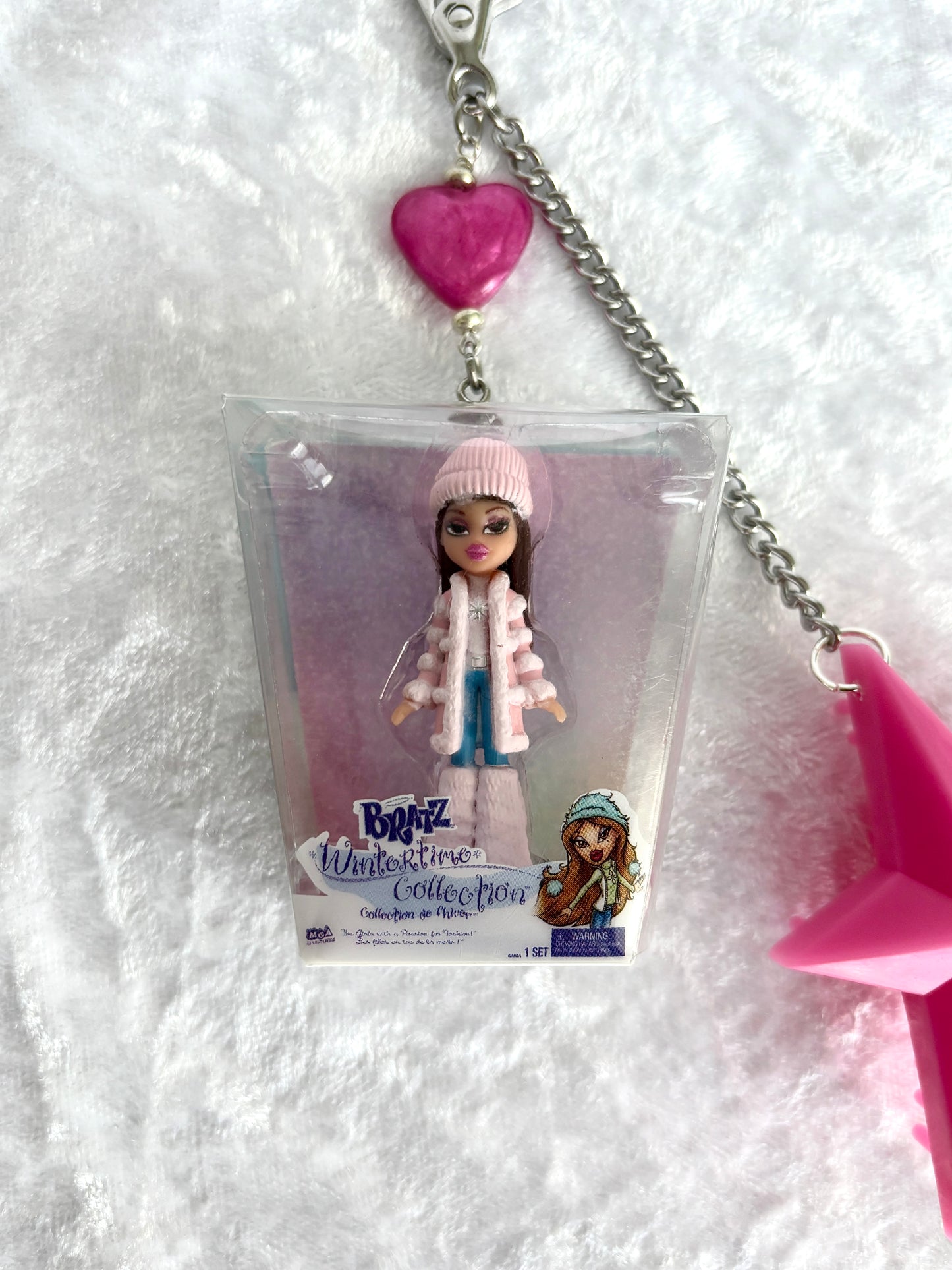 Bratz "Wintertime Collection" Brush Keychain - Yasmin w/ Pink Star Brush