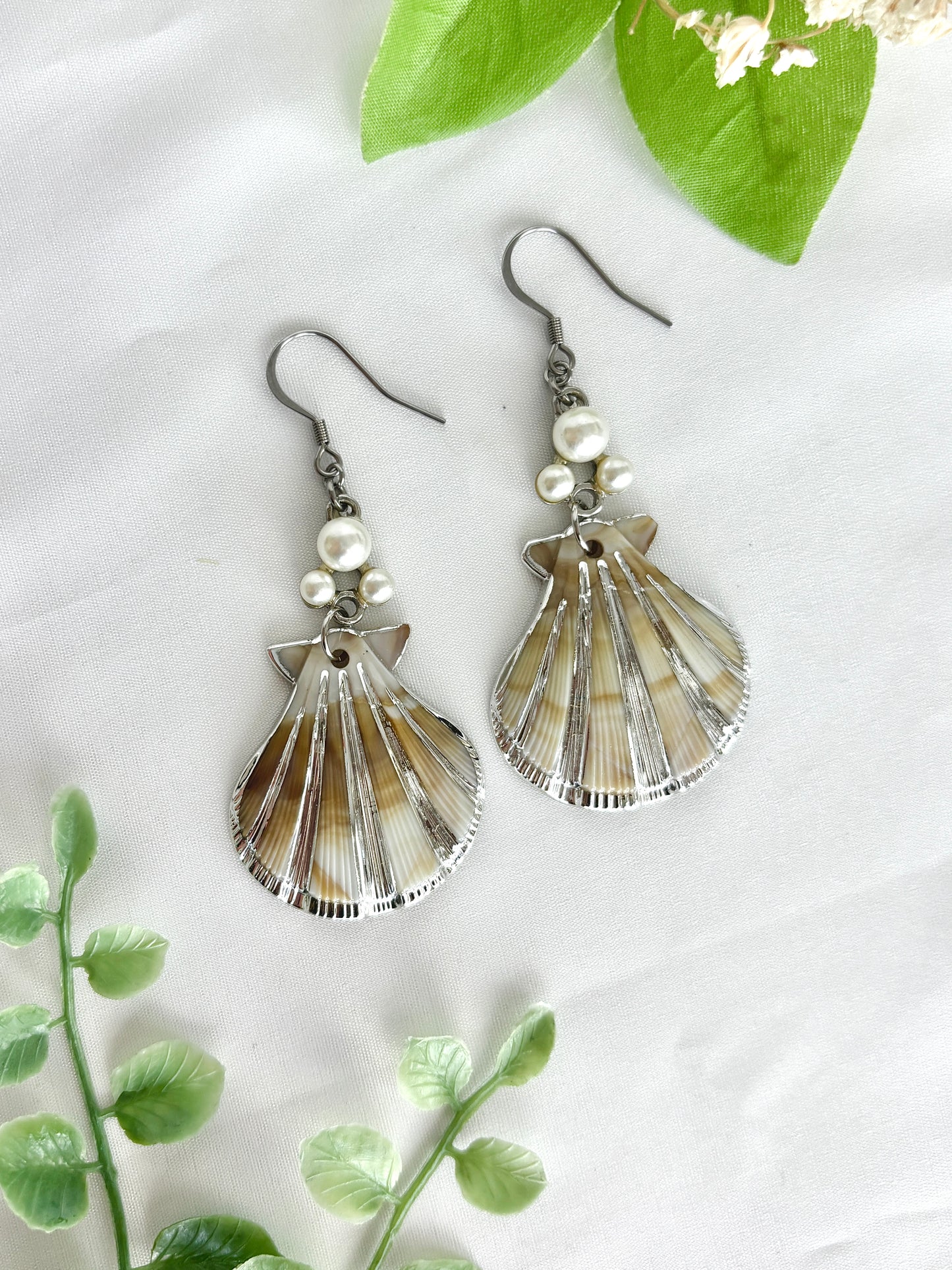 “Clam It” Earrings