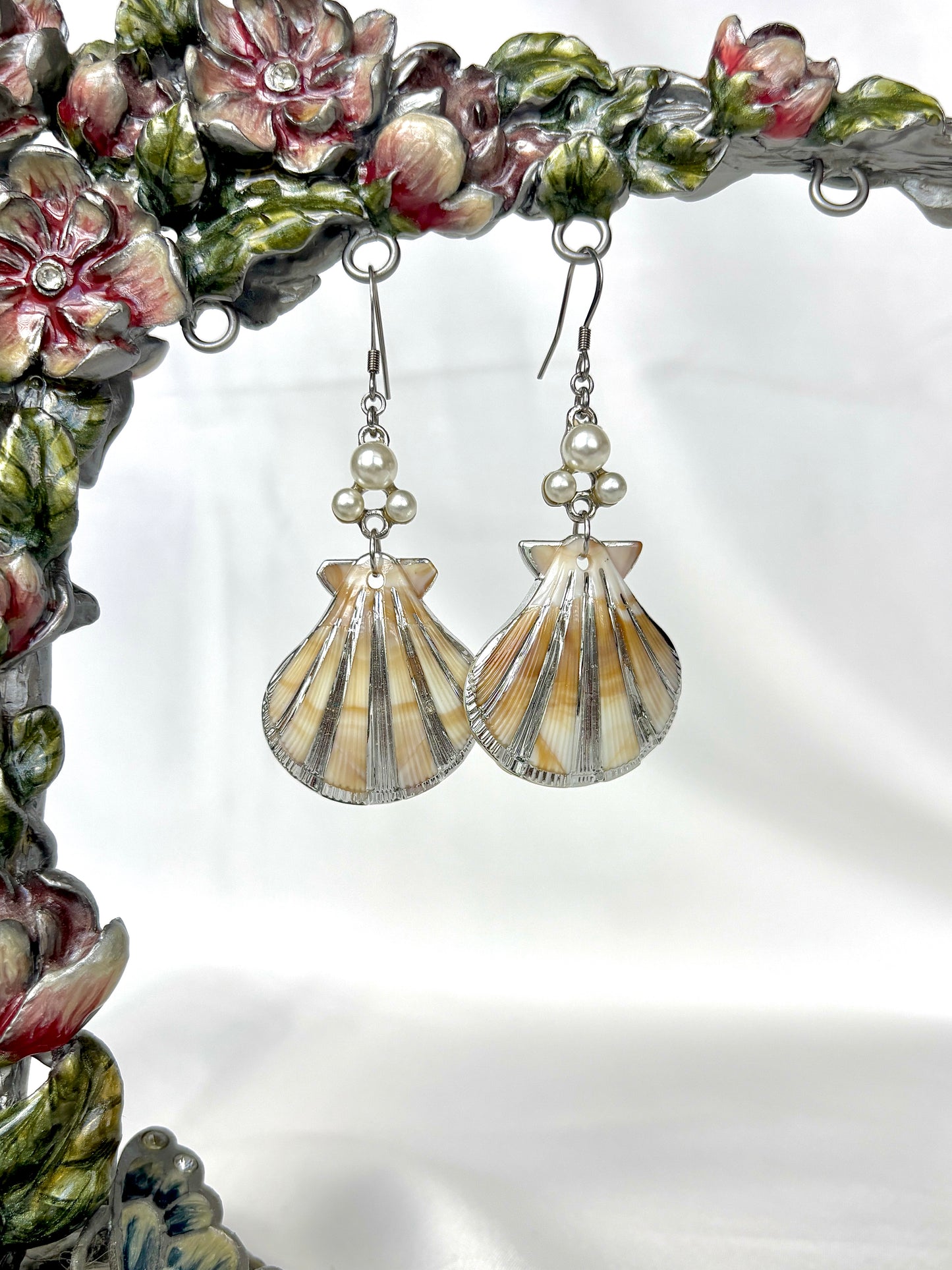 “Clam It” Earrings
