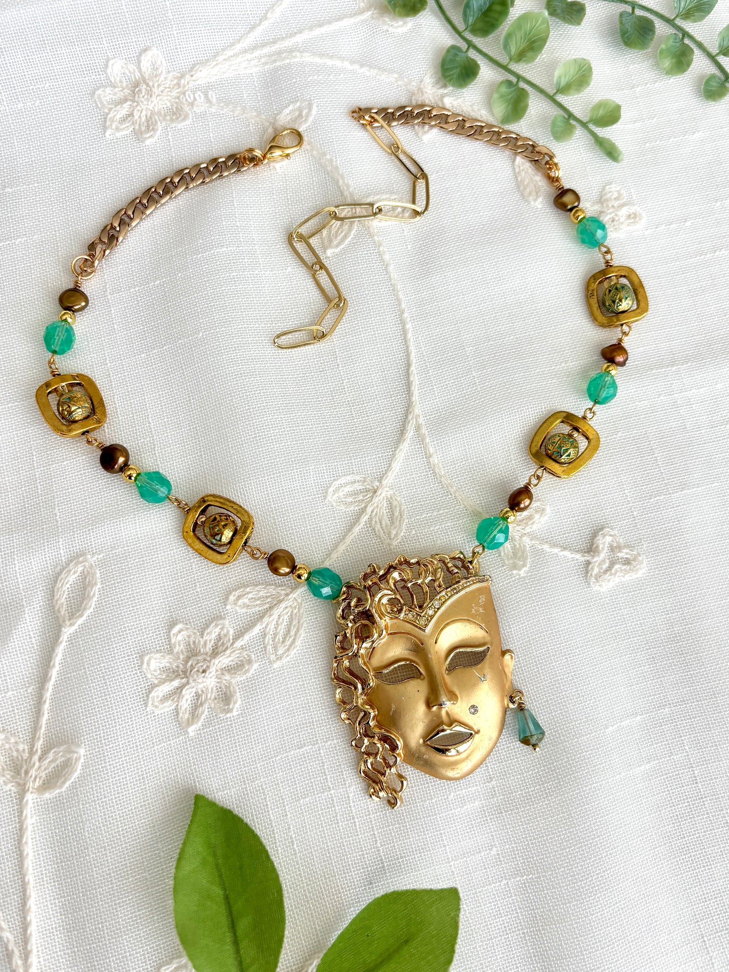 "Gilded Eyes" Brooch Necklace