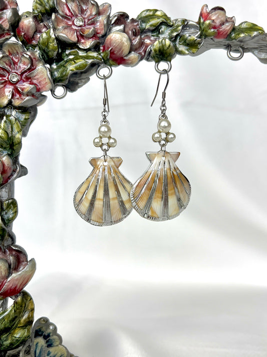 “Clam It” Earrings