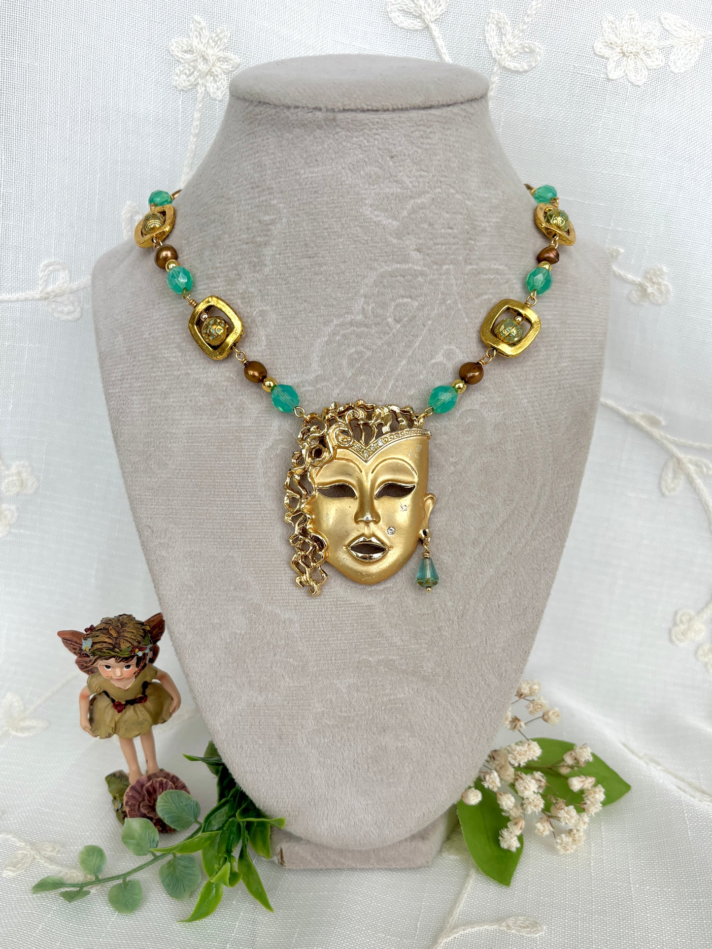 "Gilded Eyes" Brooch Necklace