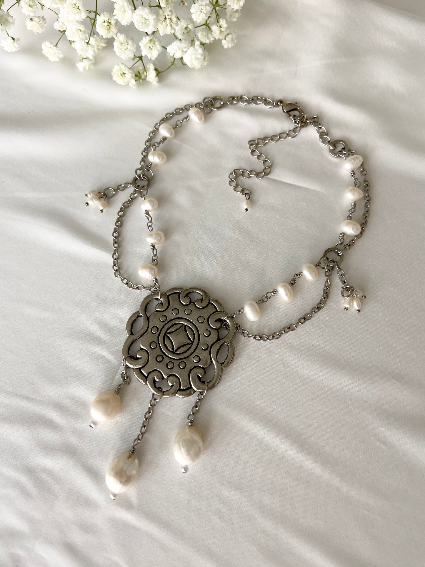 "Pearleseque" Necklace