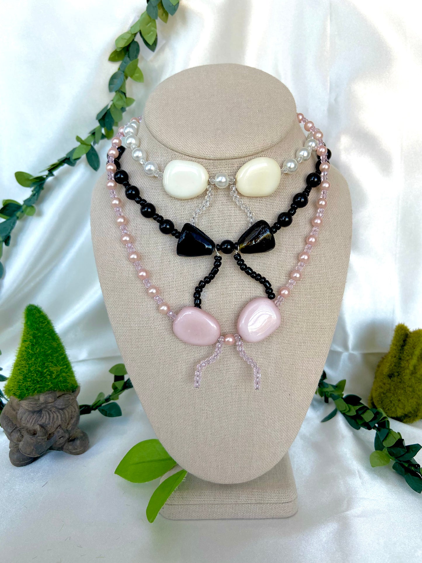 "The More You Bow" Necklace - White