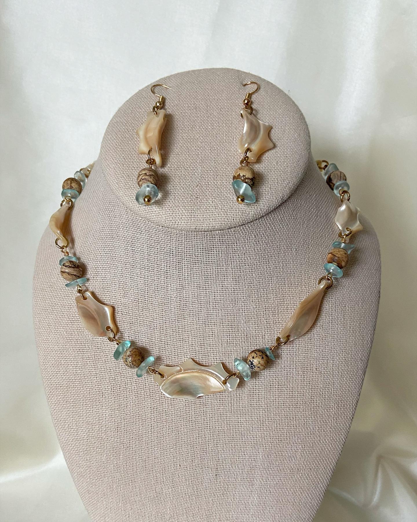 "She Shells" Matching Necklace and Earring Set